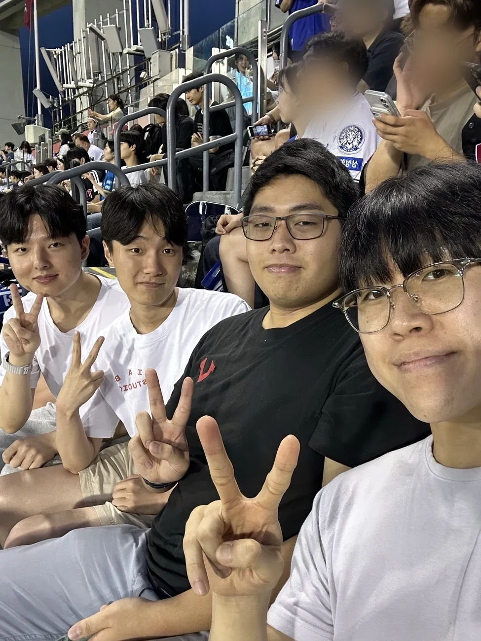 Approved HanBuddy Run 1 group photo in the Jamsil Baseball Stadium stands