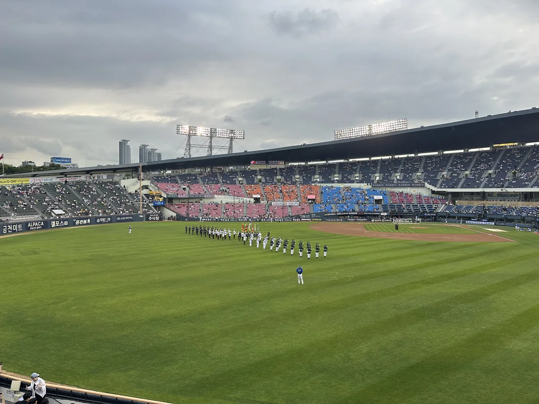 Jamsil Baseball Stadium field before the game during HanBuddy Run 1